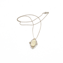 Cargar imagen en el visor de la galería, Dije Cadena Virgen de la Salud Hueso, plata 950
