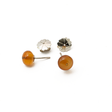 Cargar imagen en el visor de la galería, Arete Broquel Cornalina 6mm plata 950
