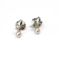 Arete Flor de Lis Pequeña Perla plata 950