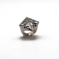 Anillo logo bajo plata 950 - Joyeria Cristina Fernandez